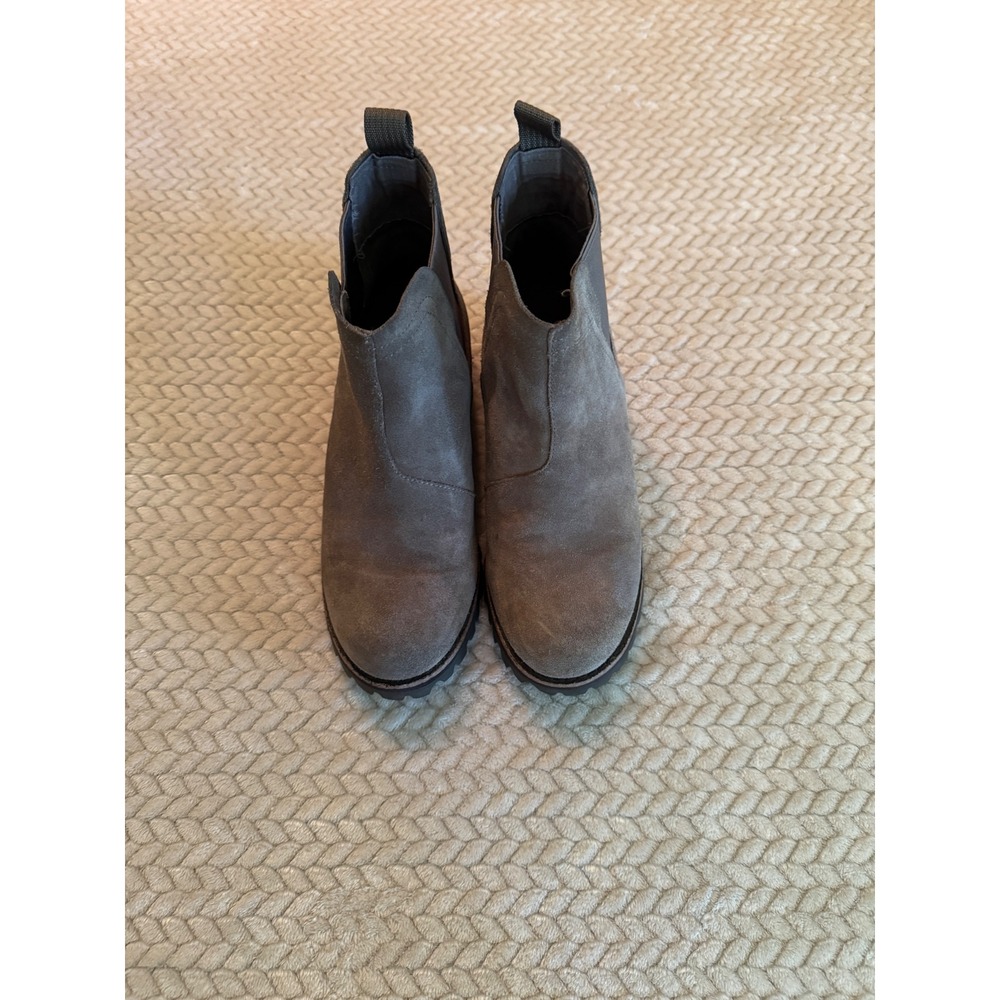Chaco Fields Chelsea Boots Grey Suede Waterproof Ankle Lug Sole JCH109226  7.5